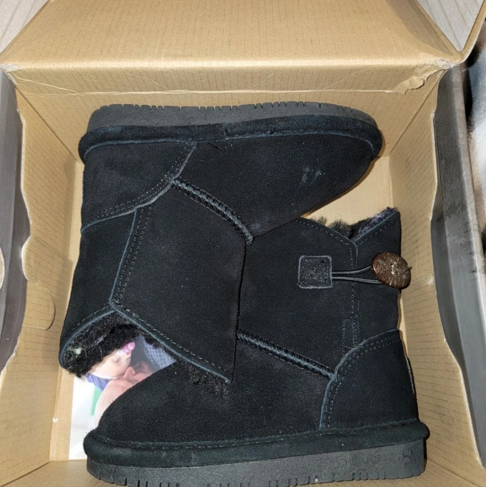 Toddler girl size 8 Bearpaw boots